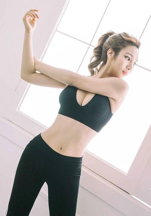 明星黑色健身衣,明星同款黑色健身衣引领潮流解析