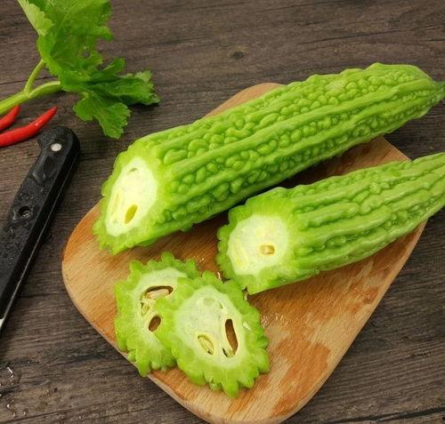 大漠瓜客吃瓜,瓜田里的美食探险之旅