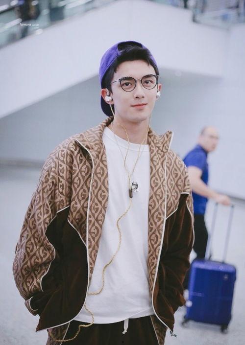 明星吴磊身价,揭秘当红小生的商业价值