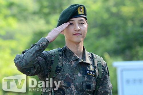 明星入伍炒作,炒作背后的军旅风采与粉丝狂潮