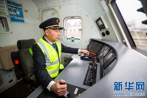 头条号火车司机怎么样,职业挑战与日常工作揭秘