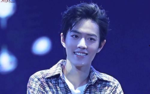 肖战小学同学爆料视频,揭秘明星背后的童年故事