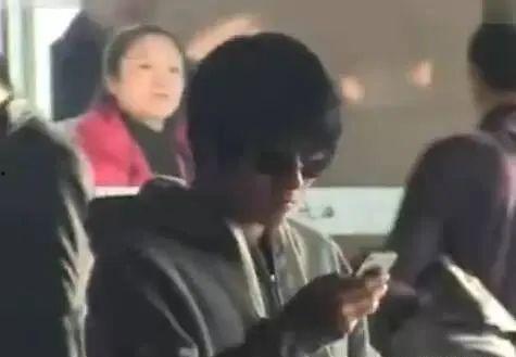 娱乐圈吃瓜男生小说,瓜田里的甜蜜陷阱